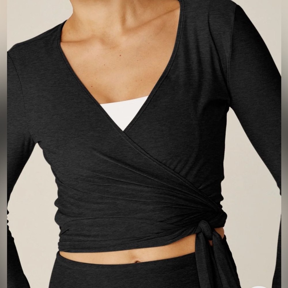 Beyond Yoga Charcoal Wrap Crop Top